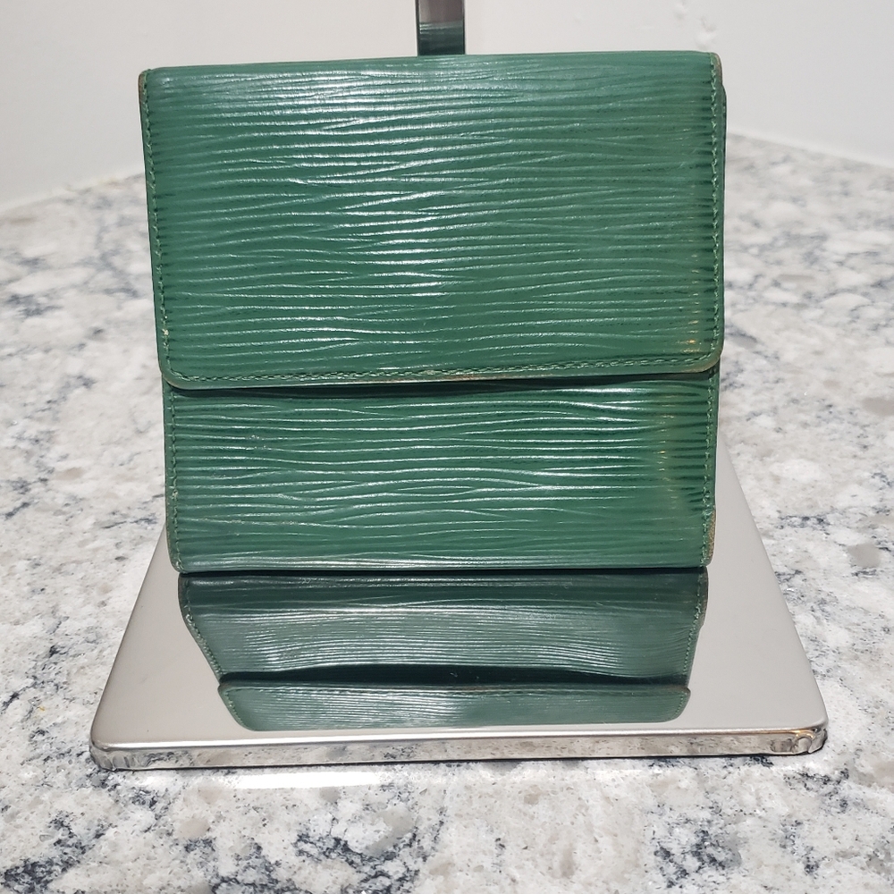 Louis Vuitton Epi Trifold Leather Wallet - Picture 3 of 12